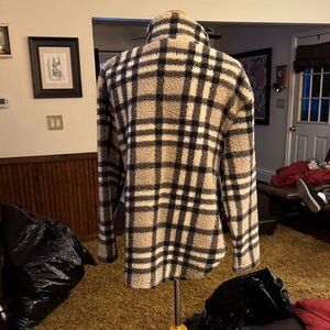 Koolaburra Women's Black and Cream Plaid Sherpa Jacket